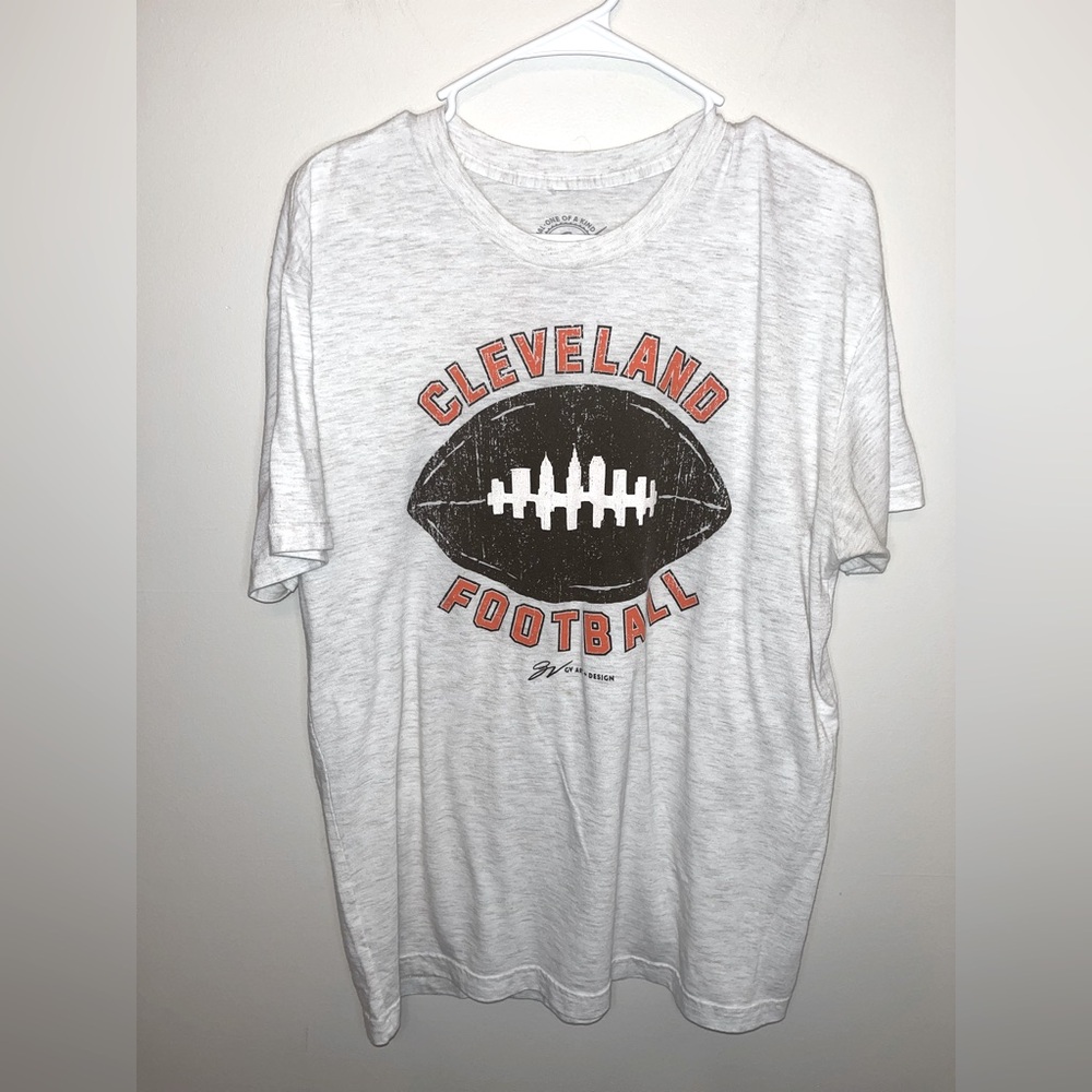 GV Art Design Cleveland Browns Woman’s Short Sleeve Tshirt Size L EUC